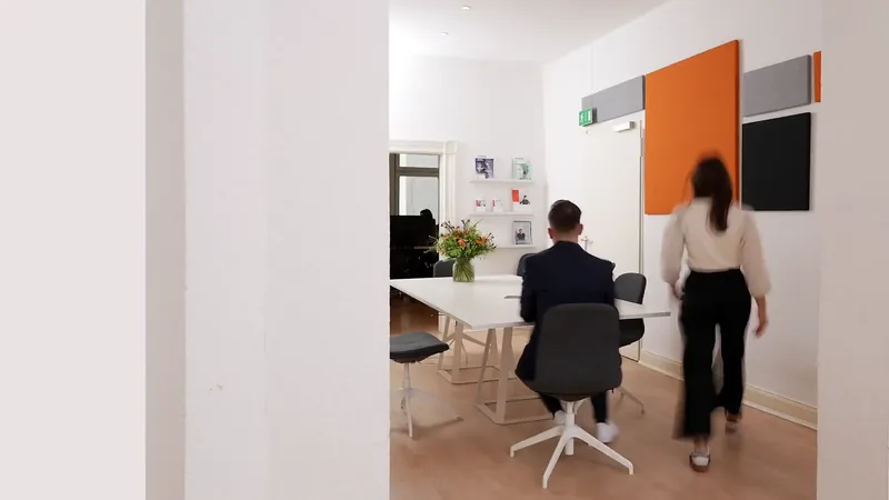 Besprechungsraum der Kanzlei in Hamburg, in dem Designanmeldungen zum Festpreis besprochen werden